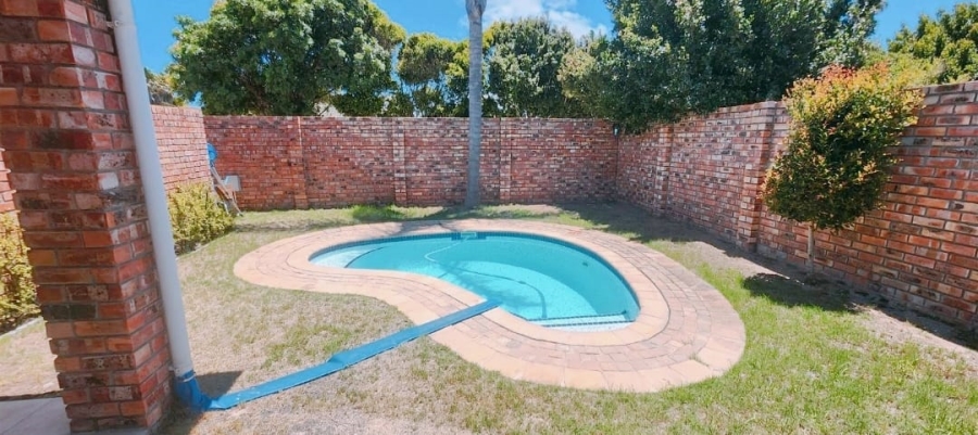 To Let 3 Bedroom Property for Rent in Summerstrand Eastern Cape